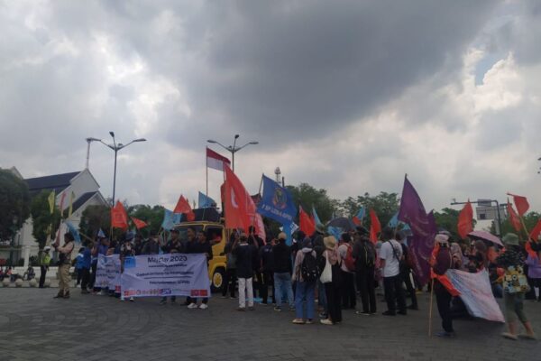 MPBI Massa Buruh Yogyakarta Gelar Aksi di Titik Nol Km
